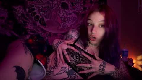 Snapshot of lookingforlona chatting on 09/23/25, 04:04 lookingforlona online show from 09/23/25, 04:04