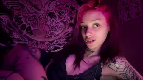 Snapshot of lookingforlona chatting on 09/28/25, 03:50 lookingforlona online show from 09/28/25, 03:50