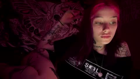 Snapshot of lookingforlona chatting on 09/30/25, 04:56 lookingforlona online show from 09/30/25, 04:56