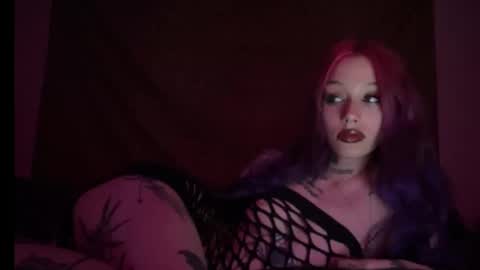 Snapshot of lookingforlona chatting on 10/15/25, 02:33 lookingforlona online show from 10/15/25, 02:33