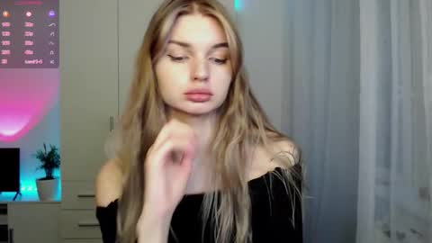 Luna online show from 12/17/25, 07:14