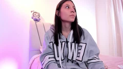 Snapshot of loolii_pink chatting on 12/02/25, 03:29 Loly online show from 12/02/25, 03:29