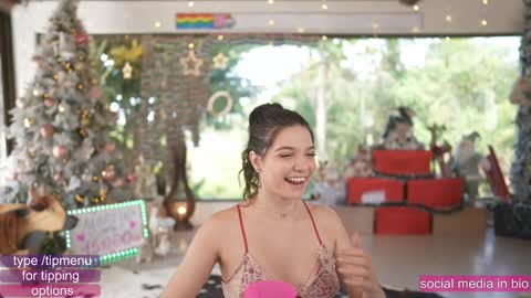 Snapshot of loollypop24 chatting on 12/10/24, 05:44 Chaturbatexxjessica online show from 12/10/24, 05:44