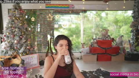 Snapshot of loollypop24 chatting on 12/17/24, 06:20 Chaturbatexxjessica online show from 12/17/24, 06:20