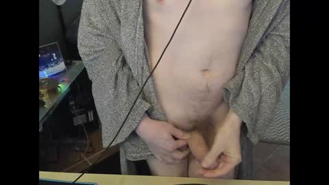 Snapshot of loomie chatting on 12/15/24, 08:08 loomie online show from 12/15/24, 08:08