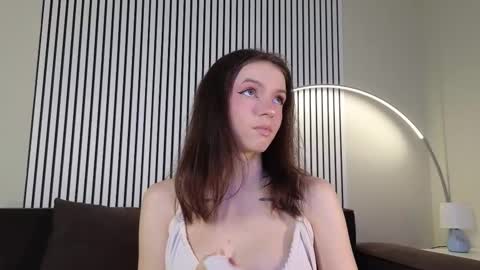 Snapshot of loonacom chatting on 11/06/25, 08:32 Luna online show from 11/06/25, 08:32