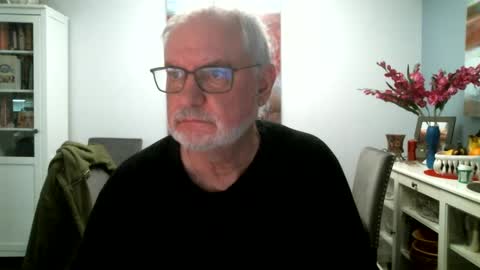 Snapshot of loop102 chatting on 12/03/24, 06:28 loop102 online show from 12/03/24, 06:28