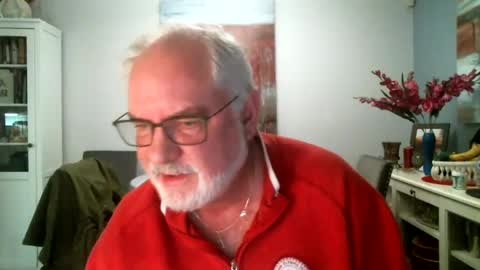 Snapshot of loop102 chatting on 12/16/24, 01:42 loop102 online show from 12/16/24, 01:42