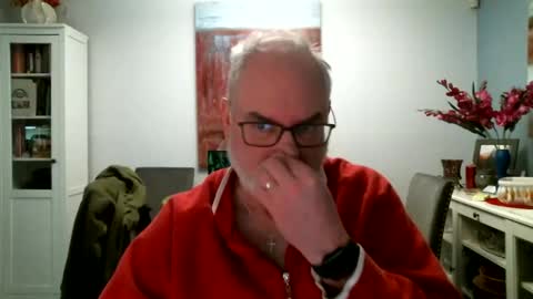 Snapshot of loop102 chatting on 01/29/25, 09:17 loop102 online show from 01/29/25, 09:17