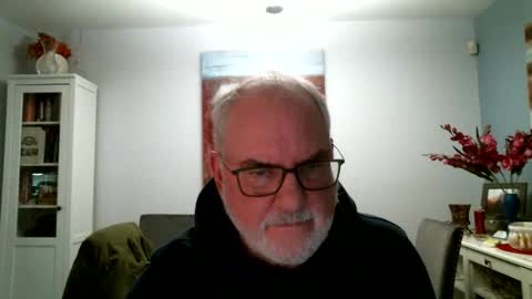 Snapshot of loop102 chatting on 02/01/25, 01:02 loop102 online show from 02/01/25, 01:02