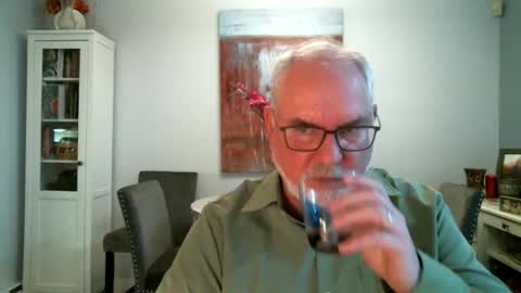 Snapshot of loop102 chatting on 09/27/25, 02:16 loop102 online show from 09/27/25, 02:16