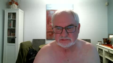 Snapshot of loop102 chatting on 05/08/26, 02:28 loop102 online show from 05/08/26, 02:28