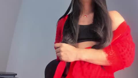 Snapshot of loovelymiia_ chatting on 02/06/25, 05:30 Mia Aniston online show from 02/06/25, 05:30