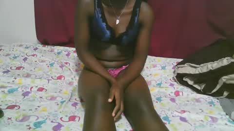 lora_amor online show from 10/31/25, 10:00