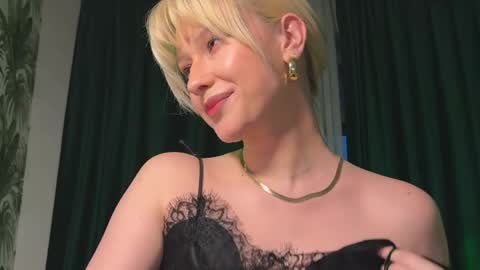 Lora heil online show from 04/09/26, 03:28