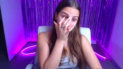 Lora online show from 09/19/25, 05:31