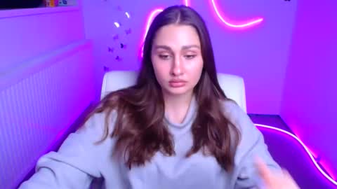 Lora online show from 11/06/25, 12:28