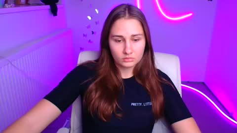 Lora online show from 11/08/25, 06:57