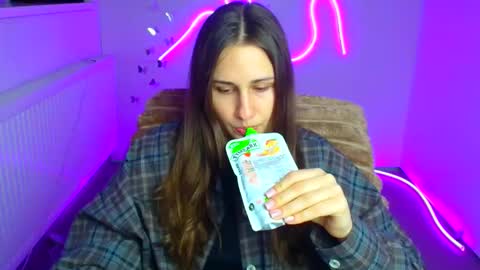 Snapshot of lora_kisses chatting on 04/13/26, 11:37 Lora online show from 04/13/26, 11:37