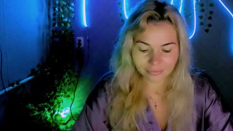 Snapshot of loraboyar chatting on 09/11/25, 02:22 Lora online show from 09/11/25, 02:22