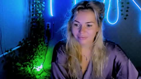 Snapshot of loraboyar chatting on 09/12/25, 02:22 Lora online show from 09/12/25, 02:22