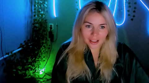 Snapshot of loraboyar chatting on 09/15/25, 02:22 Lora online show from 09/15/25, 02:22