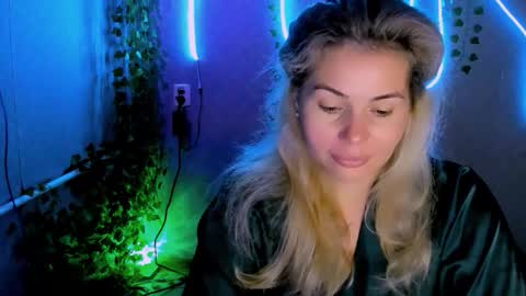 Snapshot of loraboyar chatting on 09/16/25, 02:12 Lora online show from 09/16/25, 02:12