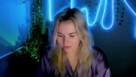 Snapshot of loraboyar chatting on 09/22/25, 02:24 Lora online show from 09/22/25, 02:24