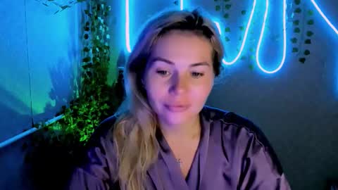 Snapshot of loraboyar chatting on 09/23/25, 02:36 Lora online show from 09/23/25, 02:36