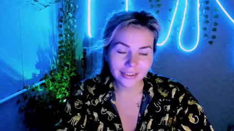 Snapshot of loraboyar chatting on 09/26/25, 02:15 Lora online show from 09/26/25, 02:15