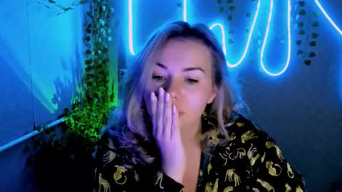 Snapshot of loraboyar chatting on 09/29/25, 02:38 Lora online show from 09/29/25, 02:38