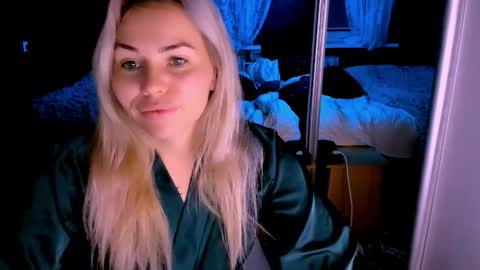 Snapshot of loraboyar chatting on 10/09/25, 02:20 Lora online show from 10/09/25, 02:20