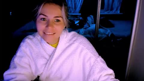 Snapshot of loraboyar chatting on 10/10/25, 02:21 Lora online show from 10/10/25, 02:21