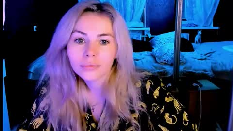 Snapshot of loraboyar chatting on 10/24/25, 02:41 Lora online show from 10/24/25, 02:41