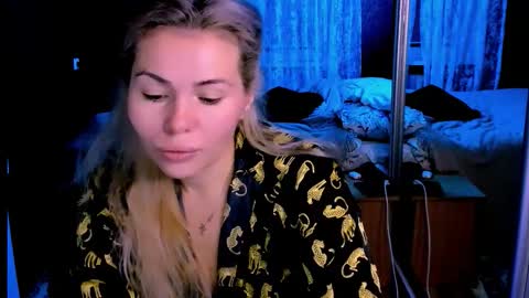 Snapshot of loraboyar chatting on 10/27/25, 02:37 Lora online show from 10/27/25, 02:37