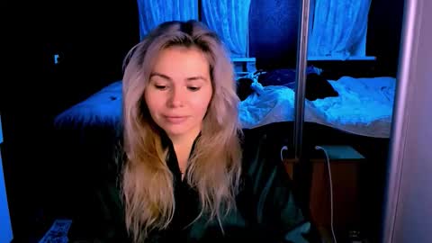 Snapshot of loraboyar chatting on 11/14/25, 02:43 Lora online show from 11/14/25, 02:43