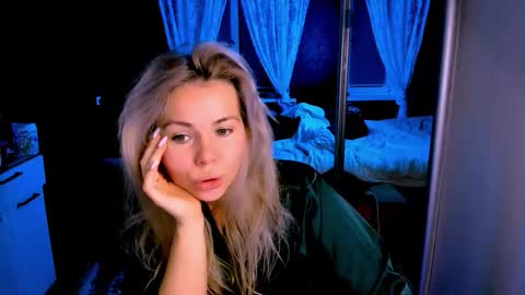 Snapshot of loraboyar chatting on 11/17/25, 02:28 Lora online show from 11/17/25, 02:28