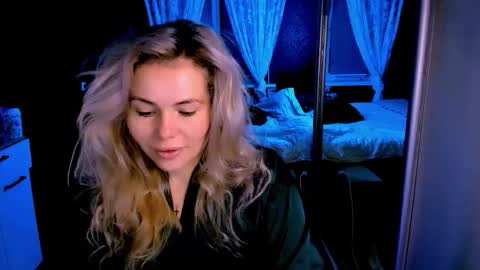 Snapshot of loraboyar chatting on 11/19/25, 02:33 Lora online show from 11/19/25, 02:33