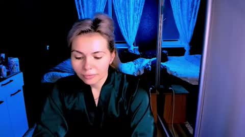 Snapshot of loraboyar chatting on 11/20/25, 02:45 Lora online show from 11/20/25, 02:45