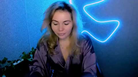 Snapshot of loraboyar chatting on 12/23/25, 03:15 Lora online show from 12/23/25, 03:15