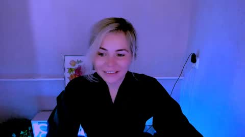 Lora online show from 05/25/26, 02:39