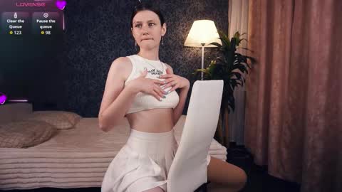 Lora online show from 10/11/25, 05:17