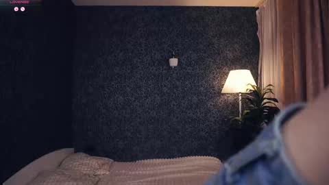 Lora online show from 12/03/25, 05:15