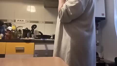 Lora online show from 12/24/24, 11:49