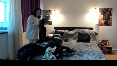 Lora online show from 01/08/25, 01:41