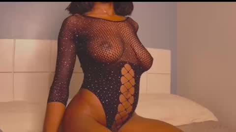 Snapshot of loraforreal chatting on 09/28/25, 01:55 Blackcat online show from 09/28/25, 01:55