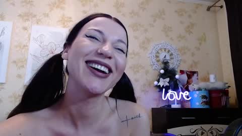 Snapshot of lorameouls chatting on 12/27/24, 02:43 lorameouls online show from 12/27/24, 02:43
