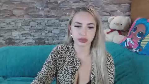 Snapshot of lorasinclare chatting on 10/09/25, 09:40 Queen LoraSinClare online show from 10/09/25, 09:40