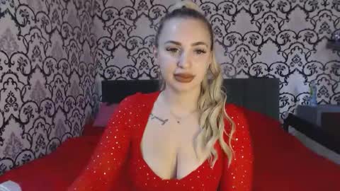 Snapshot of lorasinclare chatting on 10/16/25, 09:10 Queen LoraSinClare online show from 10/16/25, 09:10