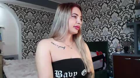 Queen LoraSinClare online show from 05/08/26, 07:46